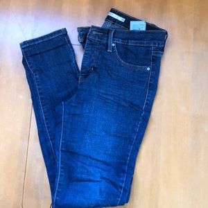 Levi’s 311 shaping skinny